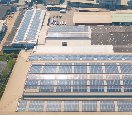 Comment installer des panneaux solaires sur le toit de sa maison ?