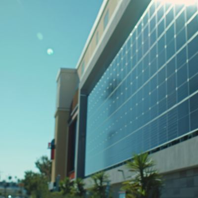 Énergie Solaire : Pourquoi les Banques et Institutions Financières Doivent Adopter le Photovoltaïque pour un Avenir Durable