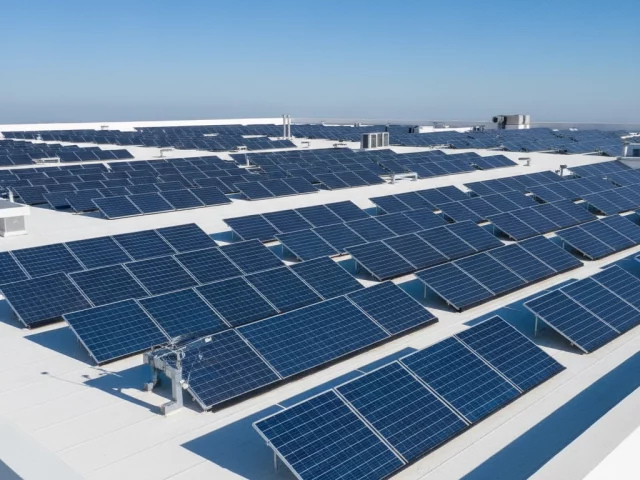 Quels installateurs proposent des solutions photovoltaïques pour les entreprises ?