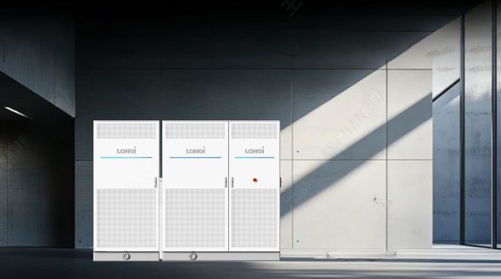 Armoires de stockage d’énergie LONGi Hi-MO One Pro pour applications commerciales et industrielles.